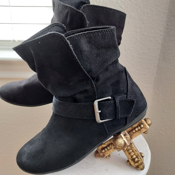 LOWER EAST SIDE Shoes Lower East Side Womens Black Suede Ankle